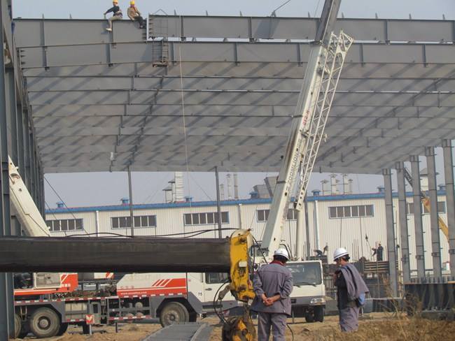 走进钢结构厂房建设工地有感